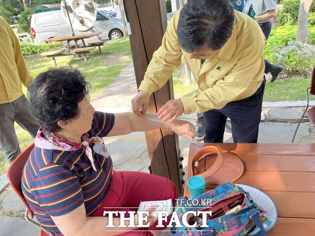 광주 서구가 폭염 대응 찾아가는 안전 캠페인을 전개하고 있다. /광주 서구