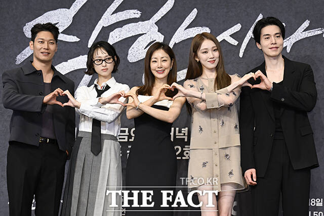 배우 박훈 류혜영 오나라 이성경 이동욱(왼쪽부터)이 출연하는 착한 사나이는 오는 18일 오후 8시 50분 첫 방송한다. /장윤석 기자