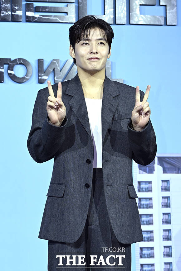 배우 강하늘이 넷플릭스 새 영화 84제곱미터에서 우성 역을 맡아 스트레스로 쇠약해지는 모습을 보여줄 예정이다. /장윤석 기자