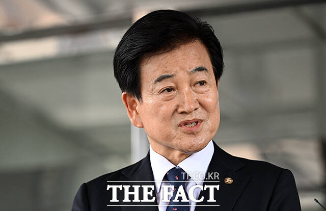 정동영 통일부 장관 후보자는 14일 인사청문회 모두발언을 통해 폐허가 돼버린 남북 관계를 다시 복원하고 무너진 한반도의 평화 공존 체제를 재구축해야 한다고 밝혔다. /임영무 기자