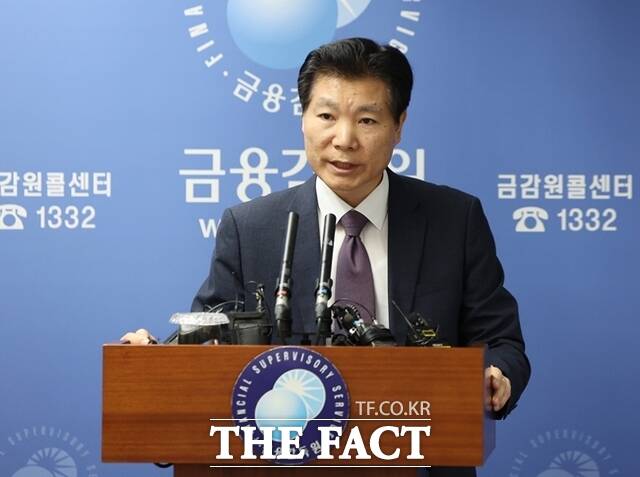 김병칠 금융감독원 부원장은 국내은행 이사회 의장들을 만나 은행이 생산적 부문으로의 자금중개 기능에 충실할 수 있도록 이사회에서 균형잡힌 시각으로 경영진의 경영전략 등을 살펴봐 달라고 요청했다. /뉴시스