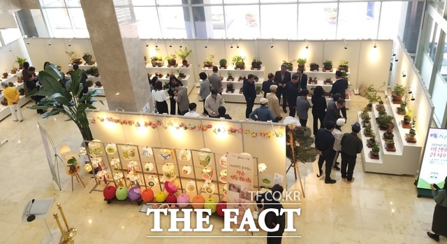 예산군청 1층 로비 전시관 전경 /예산군