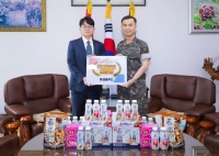  롯데웰푸드, 육군 17사단 방문…2억원 상당 간식 전달
