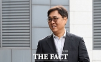  미소 지으며 첫 출근하는 최휘영 문체부 장관 후보자 [포토]