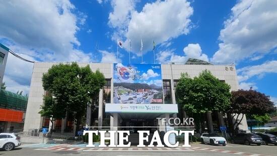 경기 연천군청사 전경./연천군