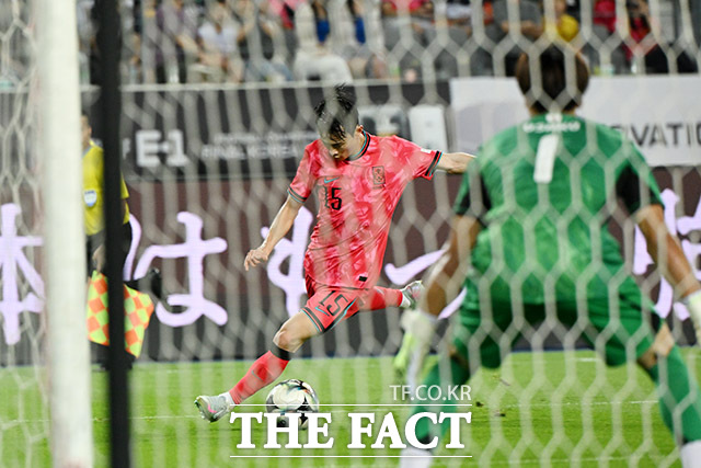 '한일전 0-1 패배' 아쉬워하는 대표팀 선수단.