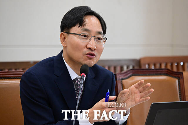 임광현 국세청장 후보자가 15일 오전 서울 여의도 국회 기획재정위원회에서 열린 인사청문회에 출석해 의원 질의에 답변하고 있다. /국회=남윤호 기자