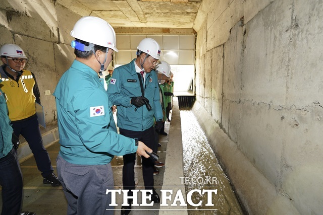 서울 종로구(구청장 정문헌)가 최근 전국적으로 빈번하게 발생하는 지반침하 사고에 선제적으로 대응하기 위해 이달부터 11월까지 노후 하수관로 정비사업을 추진한다./종로구