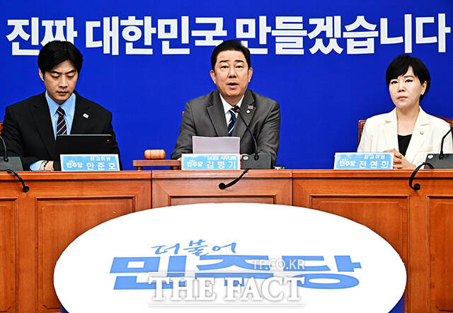 이재명 정부 출범 초기인 지난 달 쟁점 법안에 대해 숨고르기를 택했던 민주당이 윤석열 정부의 거부권 행사로 제동이 걸렸던 방송3법과 농업법은 물론, 최대 쟁점 법안으로 꼽히는 노란봉투법도 이달 중 추진을 예고하며 개혁 입법에 본격 드라이브를 걸고 있다./국회=배정한 기자