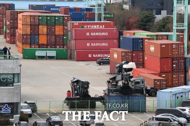 미국 상호 관세 등 불확실성이 지속하는 상황에서도 중견기업의 투자 심리가 다소 회복되고 있는 것으로 확인됐다. /더팩트 DB