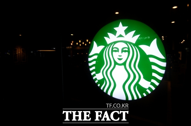 스타벅스 미국 본사가 일주일에 4일 사무실 출근을 의무화한다. /더팩트 DB