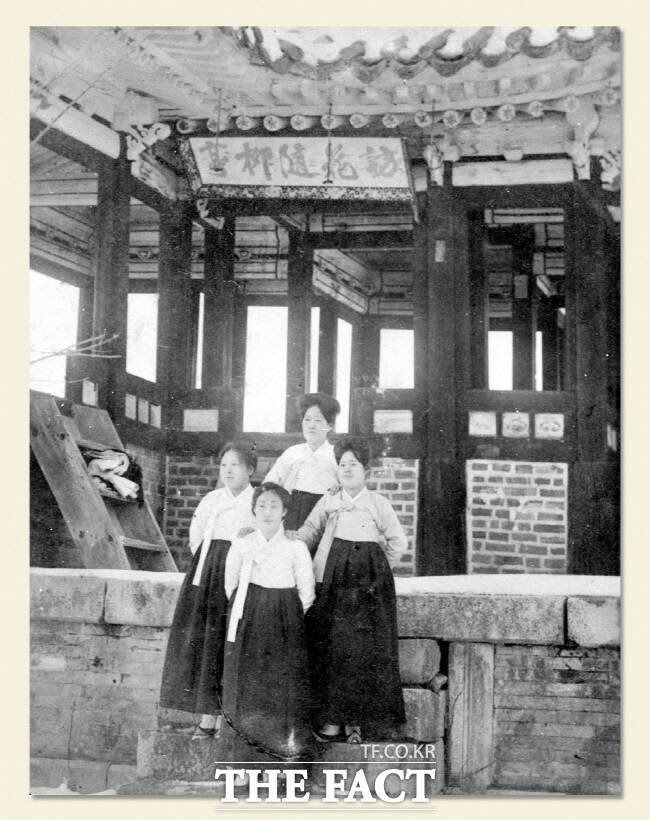 수원화성 방화수류정 원본 현판 탁본./수원시