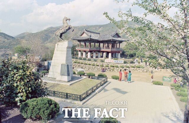 죽도봉 연자루 전경. /국립순천대학교