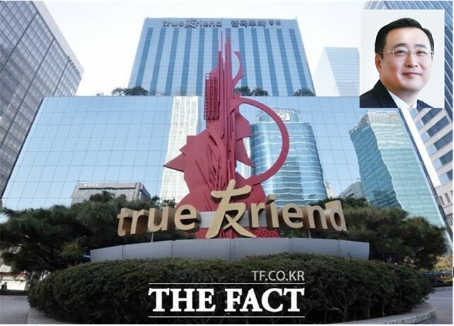 한국금융지주 주주들이 김남구 한국투자금융지주 회장(사진)을 겨냥하며 한국금융지주의 제한적 주주 친화 정책에 불만을 제기하고 있다. /더팩트 DB, 한국투자증권