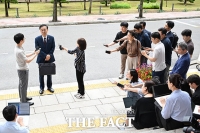  취재진 질의 받는 김윤덕 국토부 장관 후보자 [포토]
