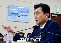  안규백 '자료제출' 공방…