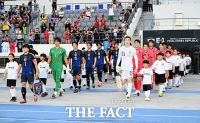  '운명의 한일전' 경기장 들어서는 선수단 [포토]