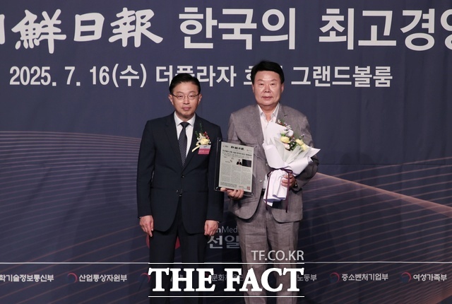 당진시는 16일 서울 더플라자호텔에서 열린 2025년 한국의 최고 경영대상 시상식에서 지역발전 부문 대상을 수상했다. /당진시