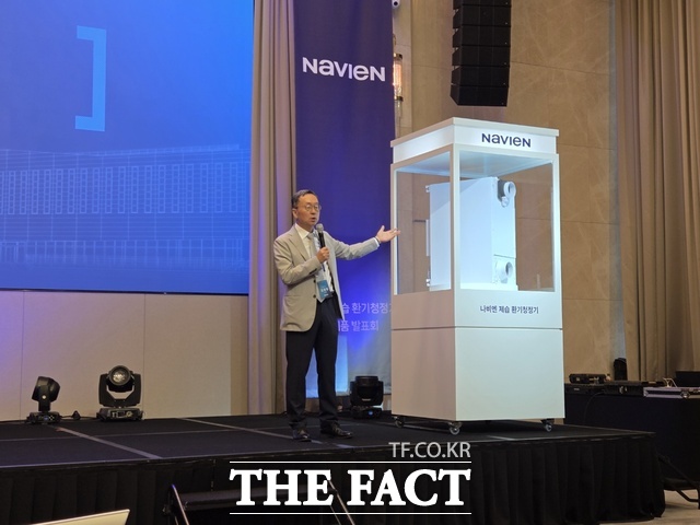 지난 16일 서울시 강남구 역삼동 조선팰리스 강남에서 열린 나비엔 제습 환기청정기 신제품 설명회에서 김용범 경동나비엔 영업마케팅 총괄임원이 취재진 질문에 답하고 있다. /역삼동=우지수 기자