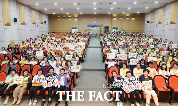 대전 서구 자원봉사센터는 15일 구청 구봉산홀에서 자원봉사단체 소속 자원봉사자 350여 명을 대상으로 ‘2025년 자원봉사자 역량강화 교육’을 진행했다./대전 서구