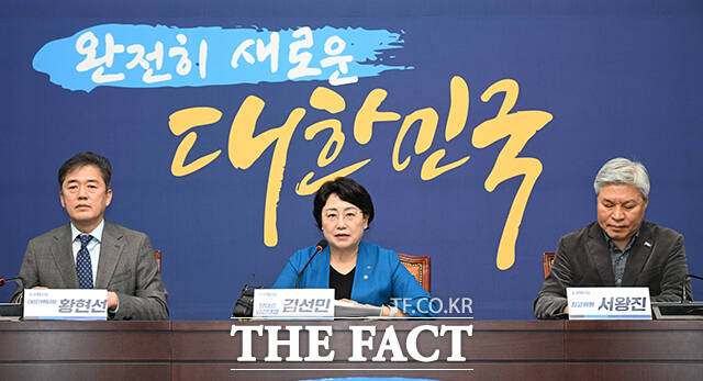 조국혁신당이 법무부에 국민의힘 위헌정당해산심판 청구를 거듭 요구하고 나섰다. /국회=박헌우 기자