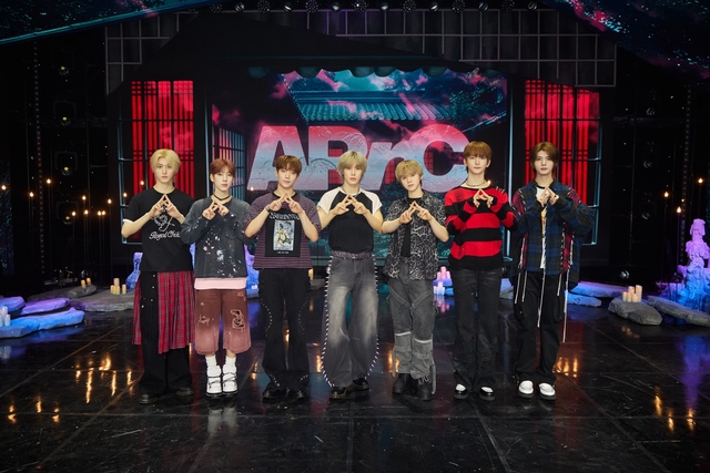 그룹 아크(ARrC)가 16일 열린 세 번째 미니 앨범 HOPE 발매 기념 쇼케이스에서 설레고 기쁘다. 활동을 통해서 글로벌 Z세대를 대표하는 아이돌이 되겠다고 각오했다. /미스틱스토리