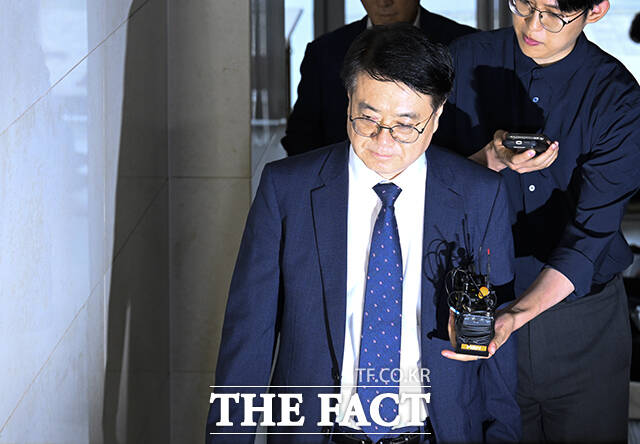 최주원 전 경북경찰청장이 16일 오후 서울 서초구 순직해병특검 사무실에 피의자 신분으로 출석하고 있다. /장윤석 기자