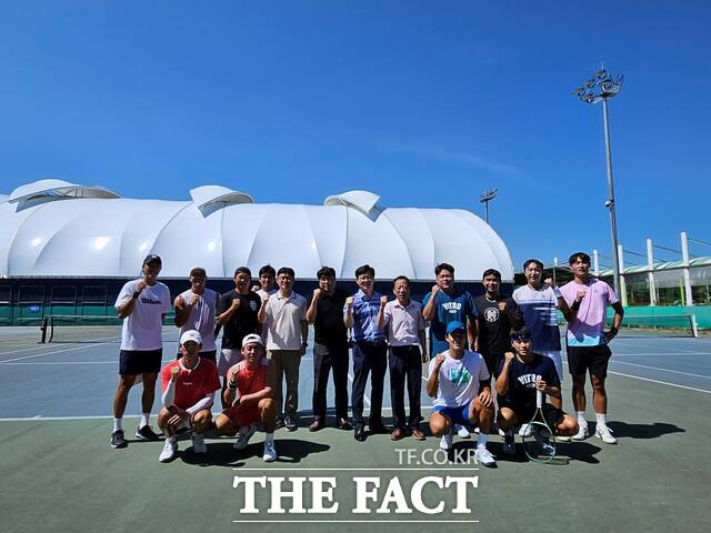 당진시청 테니스팀 단체 사진 /당진시