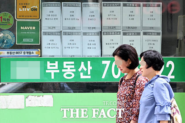 정부가 지난달 27일 강력한 대출 규제 정책을 내놓은 이후 임대시장에서 전세의 월세화가 가팔라진 모습이다. /더팩트 DB