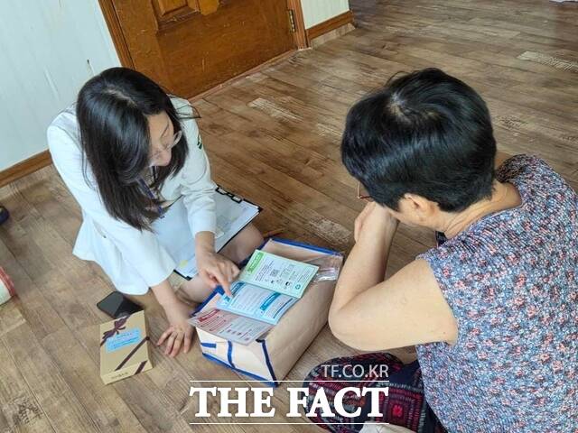 당진시보건소가 치매 환자를 대상으로 7월부터 치매환자 구강건강관리 서비스를 새롭게 추진하고 있다. /당진시