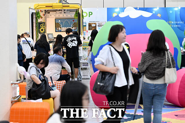 캐릭터 라이선싱 페어 2025가 북적이고 있다.