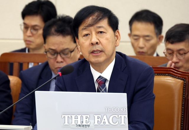 구윤철 경제부총리 겸 기획재정부 장관 후보자가 17일 서울 여의도 국회 기획재정위원회에서 열린 인사청문회에서 질의에 답변하고 있다. /뉴시스