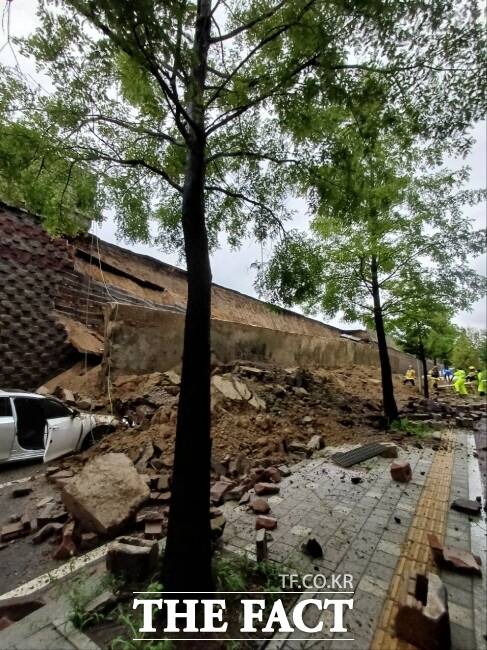오산시 가장교차로 옹벽 붕괴 사고 현장 모습./경기도소방재난본부