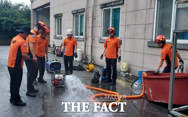 정읍소방서는 실시간 기상 상황 모니터링을 강화하고 24시간 상황 유지 및 단계별 비상근무 체계를 가동하고 있다. / 정읍소방서