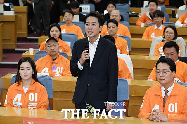이들은 모두 이준석 체제를 뒷받침하겠다는 입장을 밝히고 있지만, 다수 후보들이 구체적인 전략이나 실행 방안은 부족하다는 지적이 나온다. 실제로 일부 후보들은 선언적이고 두루뭉술한 공약만을 내세워, 전략적 방향성이 불분명하다는 비판도 제기된다. /국회=박헌우 기자