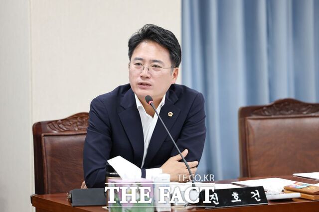 진호건의원이 발언하고 있다./전남도의회