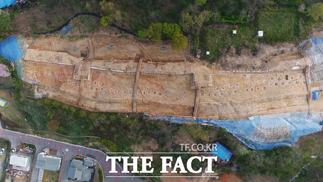 충남 서천군 서천읍성 수혈유구, 해자 발굴이 진행중인 모습. /서천군