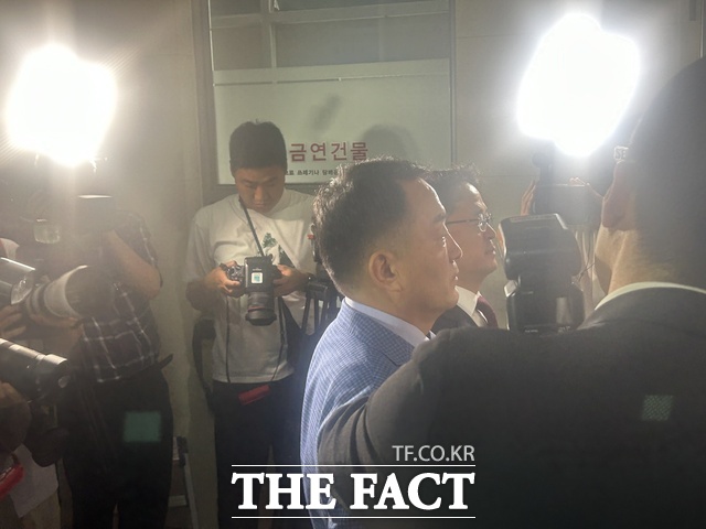 채상병 사건 외압 의혹의 핵심인물 김계환 전 해병대 사령관이 17일 오전 이명현 특별검사팀에 두 번째로 출석하고 있다. /김해인 기자