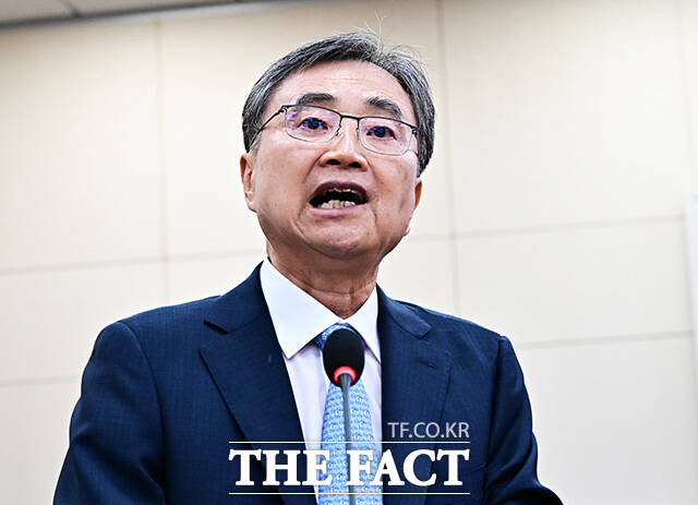 조현 외교부 장관 후보자는 17일 북한에 대해 적으로 변할 수 있는 실존적 위협이라고 답했다. /배정한 기자