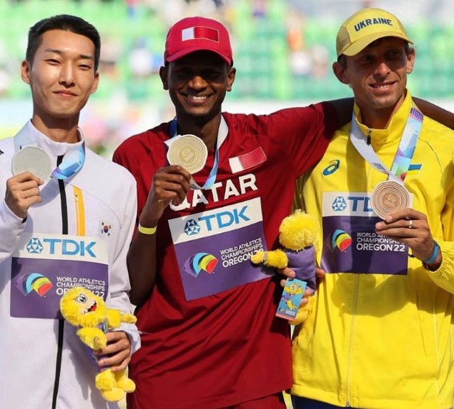 지난 2022년 세계육상선수권 시상식 장면. 우상혁은 바심(가운데)에 이어 은메달을 땄다. 오른쪽은 3위 우크라이나의 프로트센코. 2025년은 바심, 탐베리 등 유력 경쟁자들이 부진해 우상혁의 우승 가능성이 높아지고 있다. / 우상혁 인스타그램