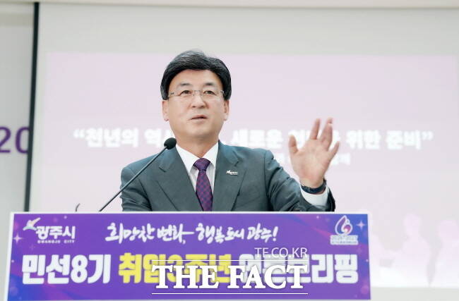 방세환 광주시장이 지난 9일 취임 3주년을 기념해 기자회견을 열고 있다./광주시