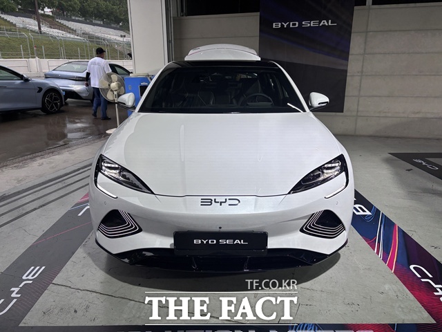 BYD코리아는 지난 16일 경기 용인 스피드웨이에서 BYD 씰 미디어 트랙데이를 열었다. /황지향 기자
