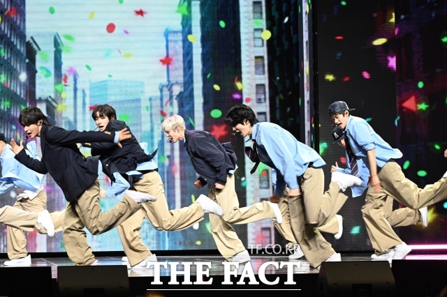 라이즈의 소속사 SM은 일부 네티즌들이 멤버들의 개인정보를 무단 도용해 항공권 좌석을 변경하거나 취소하는 등 스케줄을 방해하는 행위를 지속적으로 벌이다 벌금형의 단죄를 받았다고 밝혔다. /더팩트 DB