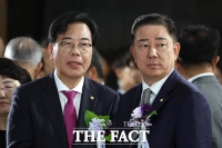  대화 나누는 송언석 비대위원장과 김병기 당대표 직무대행 [TF사진관]