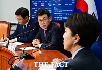  與진성준 