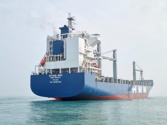 선상 이산화탄소 포집·저장시스템(OCCS)이 탑재된 HMM의 2200TEU급 컨테이너 운반선. /삼성중공업