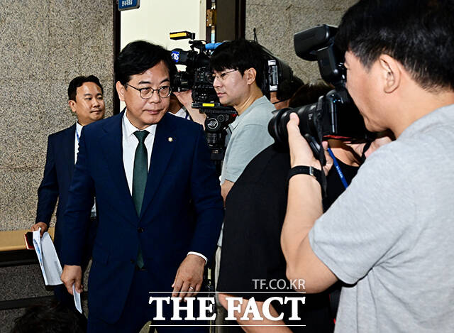 국민의힘 지도부와 당 소속 법사위원들이 18일 우원식 국회의장에게 국회 압수수색에 대한 영장 남발에 수사기관·사법부에 자제하라는 대국민 메시지를 내달라고 요청했다. /배정한 기자