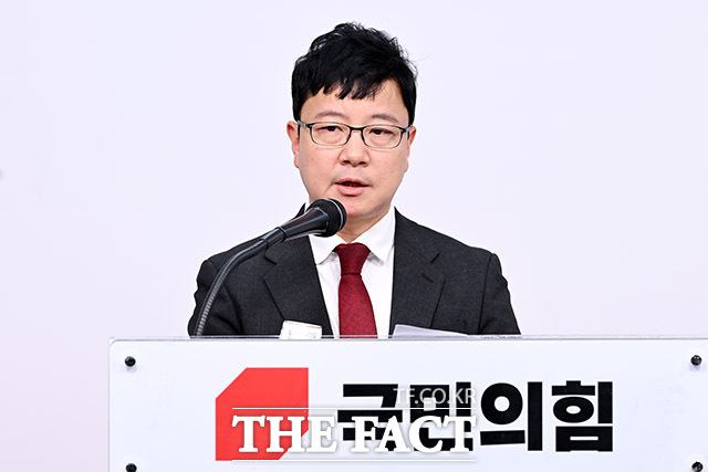 호준석 국민의힘 혁신위원이 18일 오후 서울 여의도 국민의힘 중앙당사에서 혁신위원회 회의 결과를 브리핑하고 있다. /남용희 기자