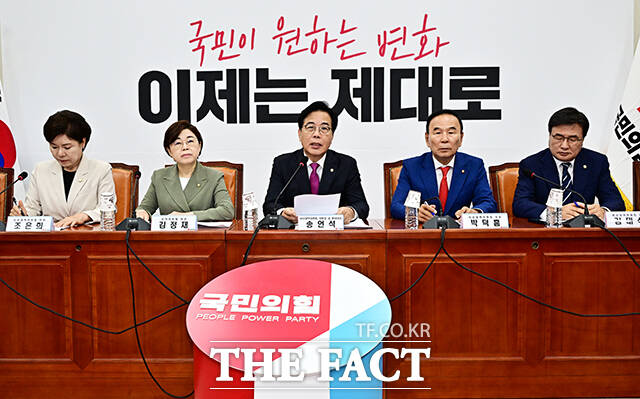 국민의힘이 다음달 22일 충북 청주 오스코에서 전당대회를 개최한다. 사진은 송언석 국민의힘 비상대책위원장 겸 원내대표가 7일 오전 서울 여의도 국회에서 열린 비상대책위원회의에 참석해 모두발언을 하고 있는 모습. /배정한 기자