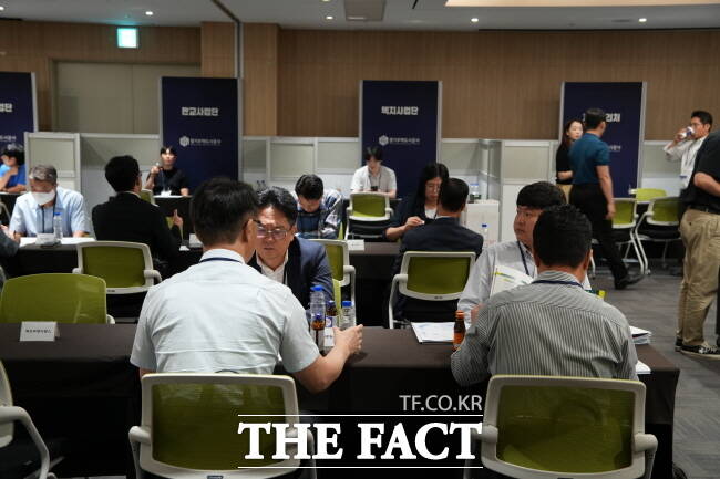 경기주택도시공사가 18일 중소기업 공공구매 상담회를 열고 있다./경기주택도시공사